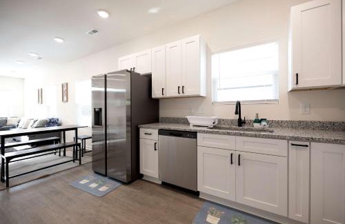 Burlington Casa | 4 Min to Downtown - 10 to Elon - Washer and Dryer