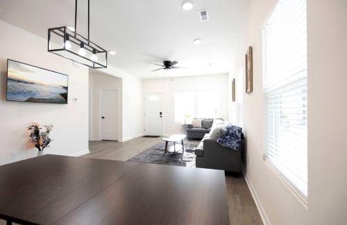Burlington Casa | 4 Min to Downtown - 10 to Elon - Washer and Dryer
