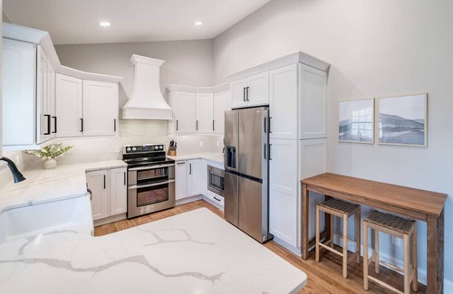Vista Acres Casa | 4 Min to LU + shopping! | Hot Tub | Mtn Views
