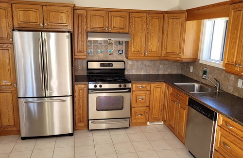 Port Franks Casa | 4 min WALK to sand beach & 4 water bodies. Central AC. 4 Fridges. Kid-friendly.