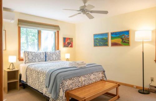 Wellfleet Casa | 4 Mins to Wellfleet Village Screened sunroom