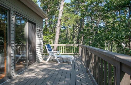 Wellfleet Casa | 4 Mins to Wellfleet Village Screened sunroom