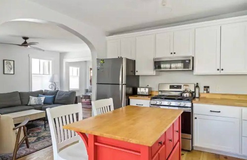 Warren Casa | 4-minutes to Sugarbush, steps to Warren Village!