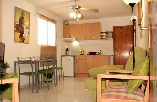 Bahia Calma Complejo | Villa con piscina privada, amplias terrazas y 3 apartamentos, privacidad garantizada.