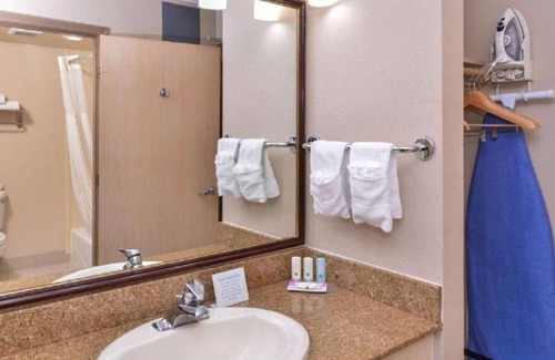 South San Francisco Casa | 4 Non-Smoking Two Queens at Hotel Nova SFO by FairBridge, Free Breakfast!