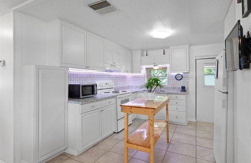 Taylor Creek Casa | 4 Oaks Oasis 2BR/2BA/Pullout couch