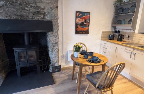 Beddgelert Cabaña | 4 OLD TANRHIW, pet friendly, character holiday cottage in Beddgelert