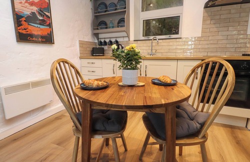 Beddgelert Cabaña | 4 OLD TANRHIW, pet friendly, character holiday cottage in Beddgelert