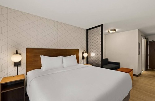 Brownsville Hotel | 4 Peaceful Suites | King Size Bed | Patio with BBQ