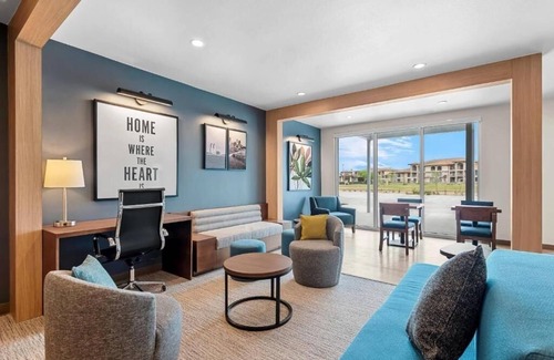 Brownsville Hotel | 4 Peaceful Suites | King Size Bed | Patio with BBQ