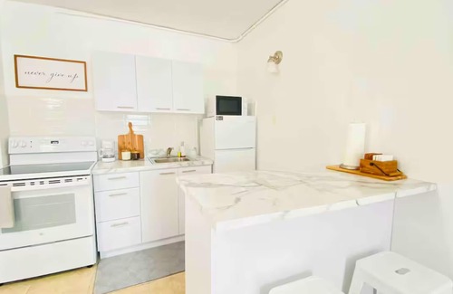 Hipodromo Apartamento | 4 people, 2 Full beds (bunk beds), AC, 1 bedroom, bathroom and kitchen.