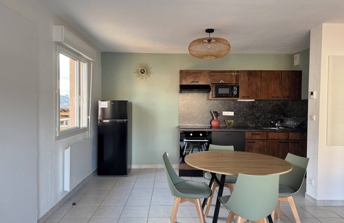 Arpajon-sur-Cere Apartamento | 4-person apartment