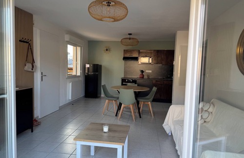 Arpajon-sur-Cere Apartamento | 4-person apartment