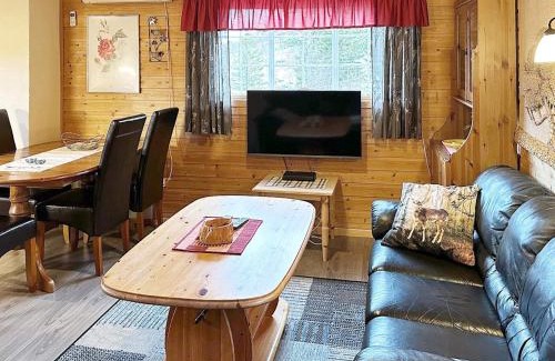 Olden Casa | 4 person holiday home in Lysøysundet