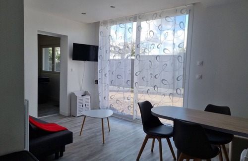 Fontaine-au-Pire Apartamento | Vrbo Property