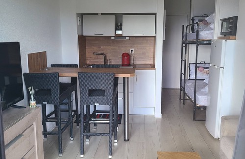 Le Port Apartamento | 4-PERSON STUDIO CLOSE TO THE BEACH, PRIVATE PARKING