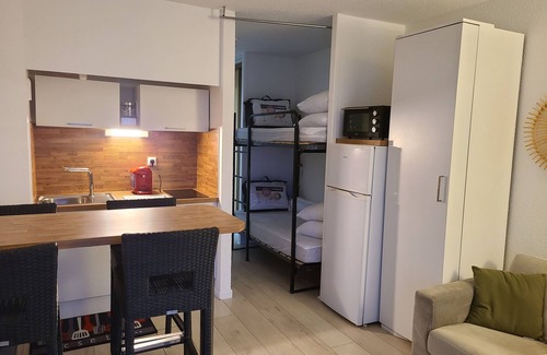 Le Port Apartamento | 4-PERSON STUDIO CLOSE TO THE BEACH, PRIVATE PARKING