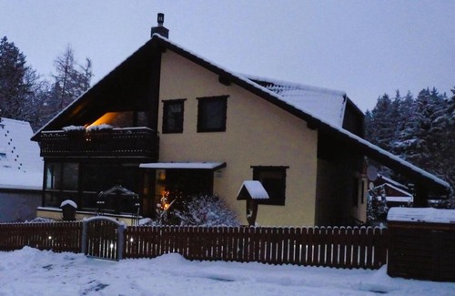 Bad Harzburg Apartamento | 4-Personen-Ferienwohnung-im-Wald-mit-Kamin-84-Qudratmeter