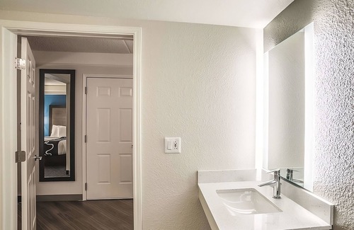 Ahwatukee Foothills Casa | 4 Pet-Friendly Units! Free Breakfast, Onsite Pool, Free Parking
