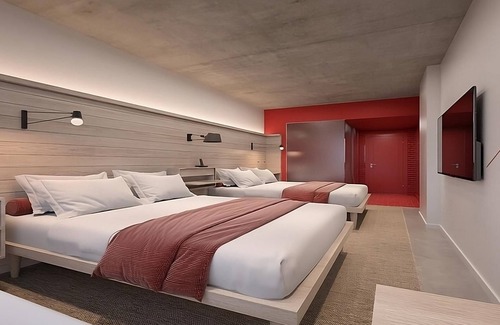 Washington Heights Hotel | 4 Posh Queen Rooms at Radio Hotel, Short Ride to Metropolitan Museum of Art!