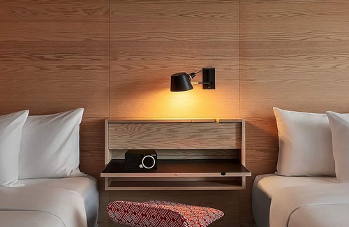 Washington Heights Hotel | 4 Posh Queen Rooms at Radio Hotel, Short Ride to Metropolitan Museum of Art!