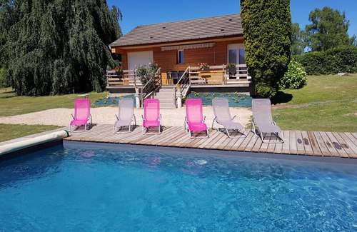 Beynat Chalet De Esquí | Chalet privado clasificado 4 * piscina climatizada, en Lac de Miel