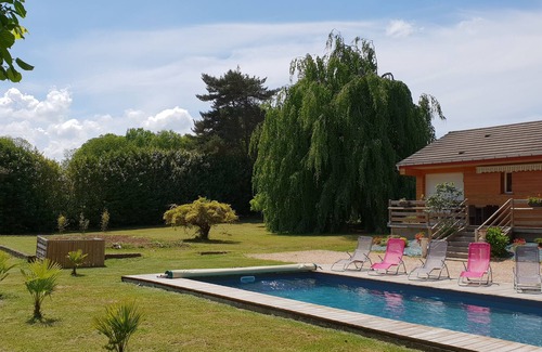 Beynat Chalet De Esquí | Chalet privado clasificado 4 * piscina climatizada, en Lac de Miel