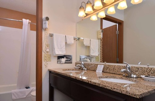 Atlantic Hotel | 4 Rooms w/ Complimentary Breakfast & Kitchenette – Perfect for One-Night Stays