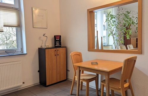 Pforzheim Apartamento | 4 Schlafzimmer, Küche, Großer Wohnbereich, Zentral, Barrierefrei, mit Service