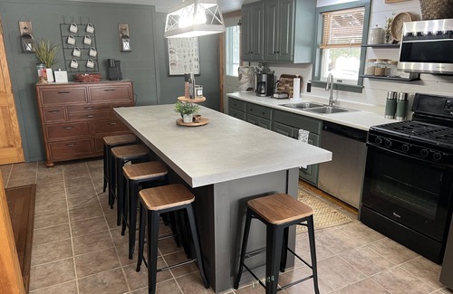 Lawrenceville Cabaña | 4 season Adventures! Waterfront, *Hot tub* Deer River Paradise!