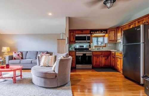 Dunnville Cabaña | 4 season fully furnished cottage, hottub, fire pits and outstanding views!