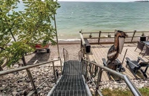 Dunnville Cabaña | 4 season fully furnished cottage, hottub, fire pits and outstanding views!