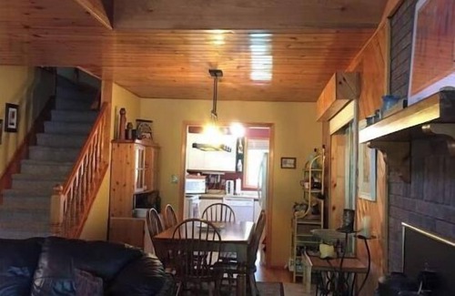 Huntsville Casa | 4 Season home on quiet Harp Lake