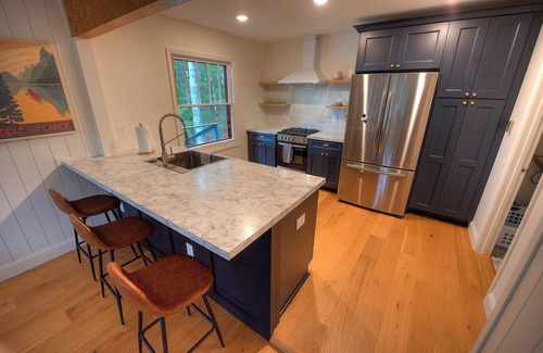 Cable Cabina | 4 Season Lake - Friend & Family Gatherings: Snowmobiling, Fishing, ATV & More!!