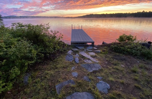 North Anson Casa | 4 Season Waterfront Retreat Embden, ME - ¡ESQUÍ, KAYAK, PESCADO, RAFT, CAMINATA y MÁS!