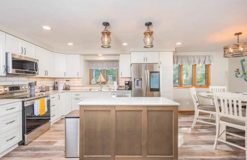 Waupaca Casa | 4 Seasons Lakehouse Luxury