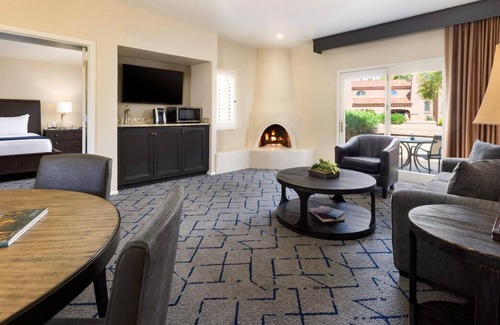 South Scottsdale Complejo | 4 Serene Units in 40-Acre Property, Perfect for Special Events! On-Site Dining