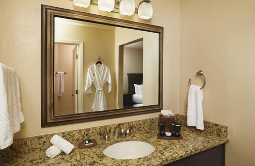South Scottsdale Complejo | 4 Serene Units in 40-Acre Property, Perfect for Special Events! On-Site Dining