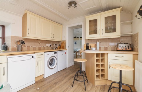 Peel Cabaña | 4 Shore Road - a holiday cottage that sleeps 6 guests in 4 bedrooms