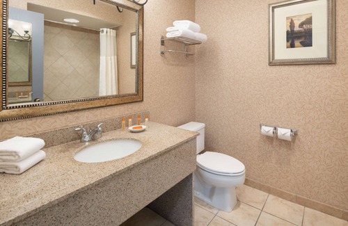 Port Angeles Hotel | 4 Spacious Units! Pool, FREE Parking, Pets Allowed, Near Francis Street Park!