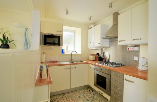 Lyme Regis Cabaña | 4 ST MICHAELS HOUSE, romantic, country holiday cottage in Lyme Regis