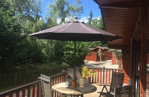 Bridgnorth Cabina | 4 star Luxury Lakeside Pine Lodge ( with sauna) in secluded Shropshire setting