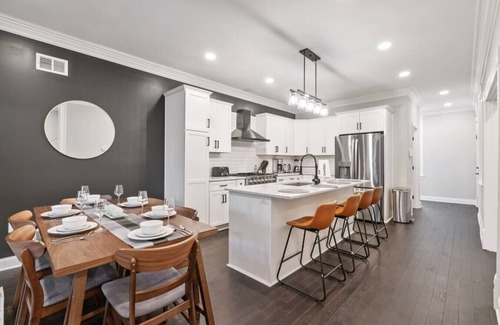 Shadyside Apartamento | 4 Story Home|Triple King|Backyard|UPMC Shadyside