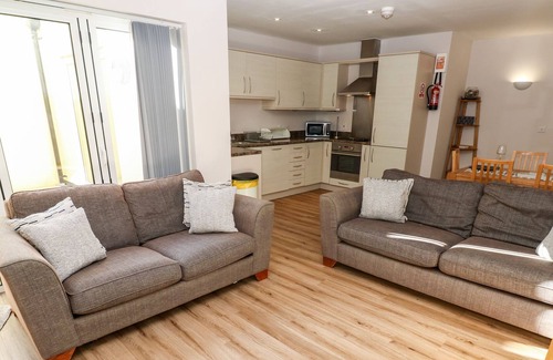 Porth Cabaña | 4 The Beach House