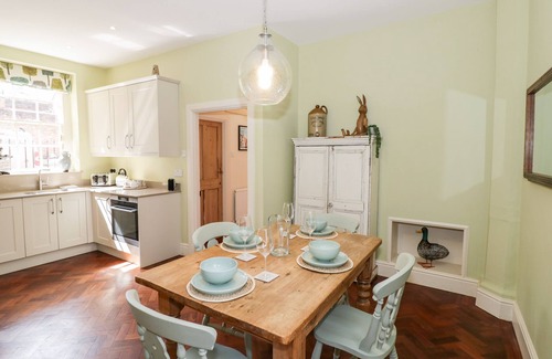 Shipston on Stour Cabaña | 4 THE OLD COUNCIL HOUSE, family friendly in Shipston-On-Stour