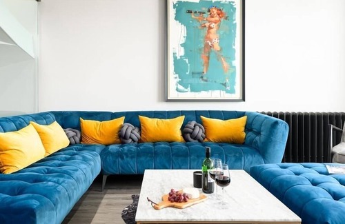 Porth Casa | 4 The Strand sleeps 8 guests, footsteps from Porth beach