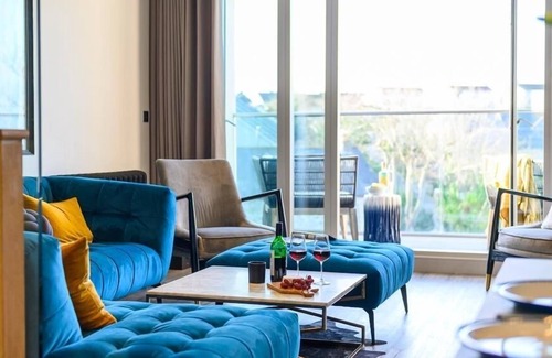 Porth Casa | 4 The Strand sleeps 8 guests, footsteps from Porth beach