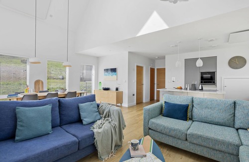 North Buckland Cabaña | 4 The Vista, Willingcott Nr Woolacombe - Outdoor shower/ On-site pool / EV charger/ Ecohome