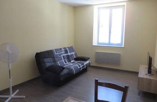 Clairvaux-les-Lacs Casa | 4 to 6 berth accommodation 10 mi walk from the lake