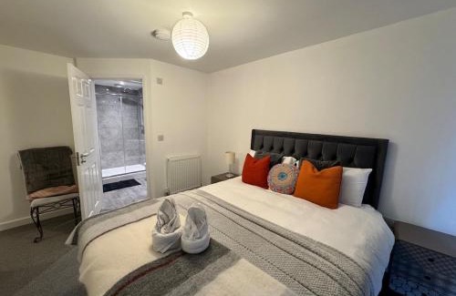 Huntingdon Apartamento | 4 Town centre, Free off road parking, entire flat